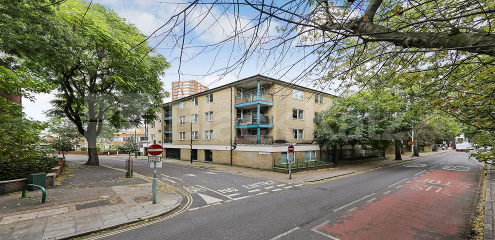 			LET , 1 Bedroom, 1 bath, 1 reception Apartment			 Long Lane, London Bridge